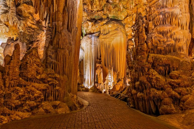 Luray-Caverns-in-Virginia-2-1