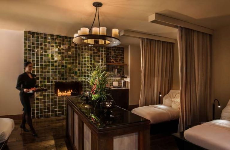 The-Peninsula-Chicago-Spa-Relaxation-Area