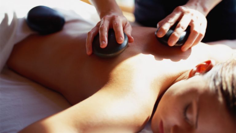 massage-woman-stones-AA042273